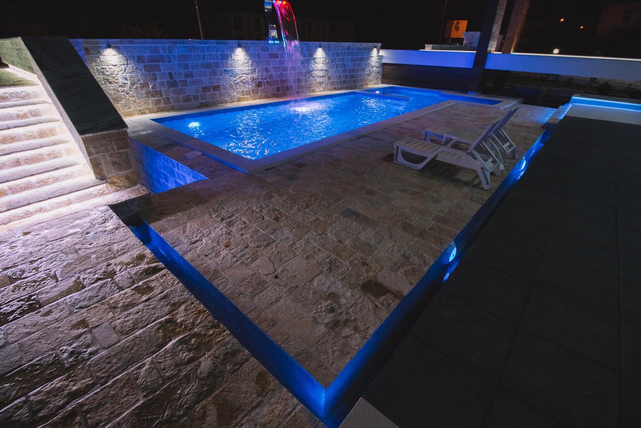 Crystal Apartments อุลซิน ภายนอก รูปภาพ